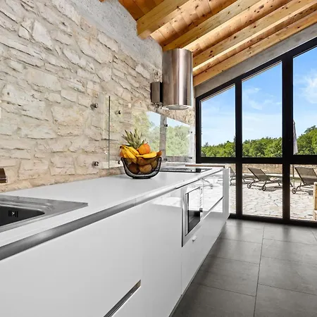 Vila Casa 42 Pet Friendly For 9 People In Istria With Salt - Water Pool
