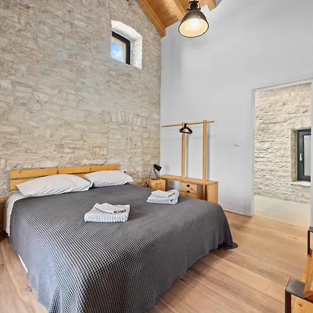 Vila Casa 42 Pet Friendly For 9 People In Istria With Salt - Water Pool