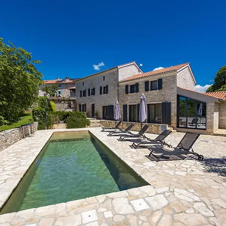 Vila Casa 42 Pet Friendly For 9 People In Istria With Salt - Water Pool *