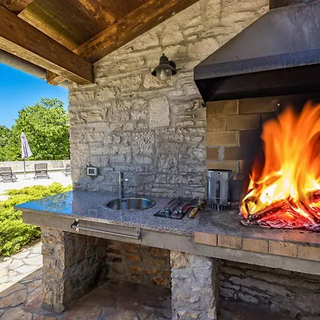 Casa 42 Pet Friendly For 9 People In Istria With Salt - Water Pool Vila Butkovici (Istria)