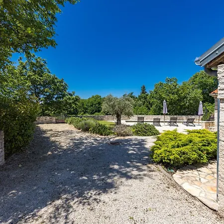 Vila Casa 42 Pet Friendly For 9 People In Istria With Salt - Water Pool *