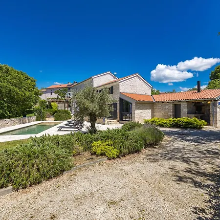 Vila Casa 42 Pet Friendly For 9 People In Istria With Salt - Water Pool *