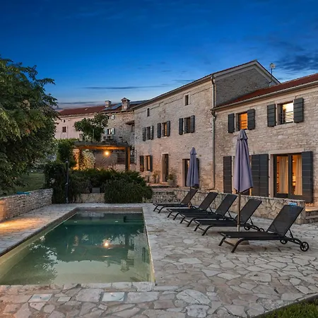 Vila Casa 42 Pet Friendly For 9 People In Istria With Salt - Water Pool